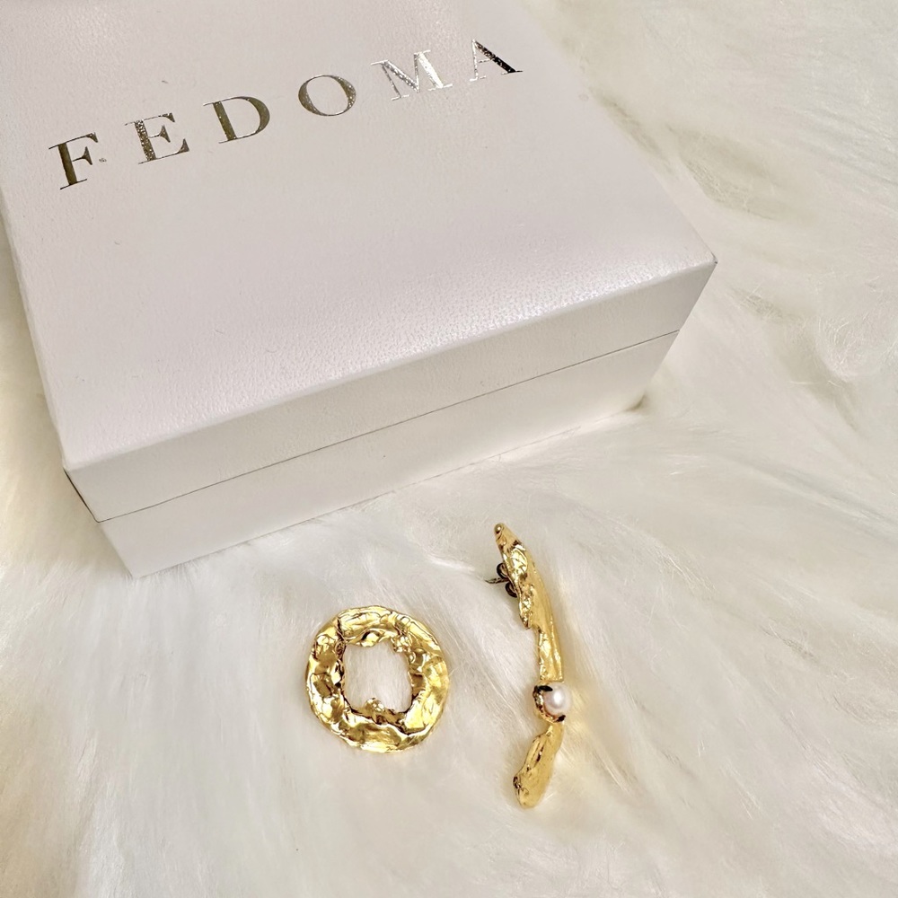 Fedoma handmade asymmetrical gold and pearl earrings